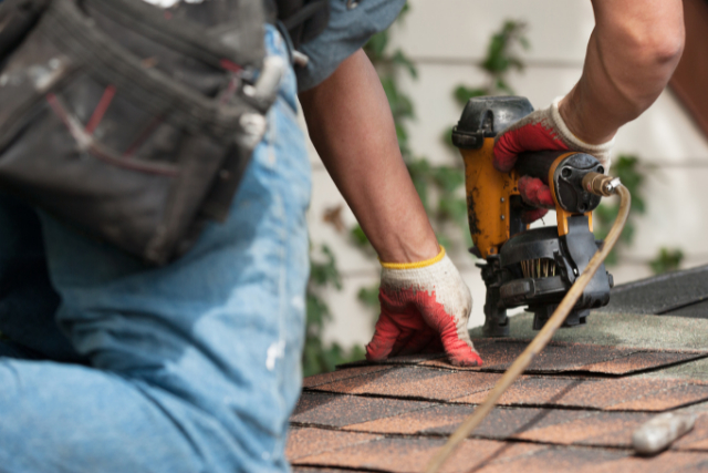 Cheektowaga roofers installing new roof on house